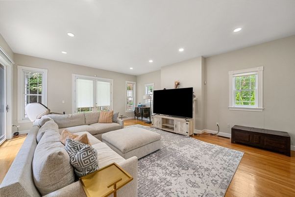 Interior, Living room, Recessed Lighting, Wood Texture Flooring