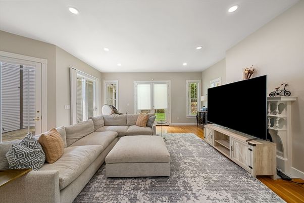Interior, Living room, Recessed Lighting, Wood Texture Flooring