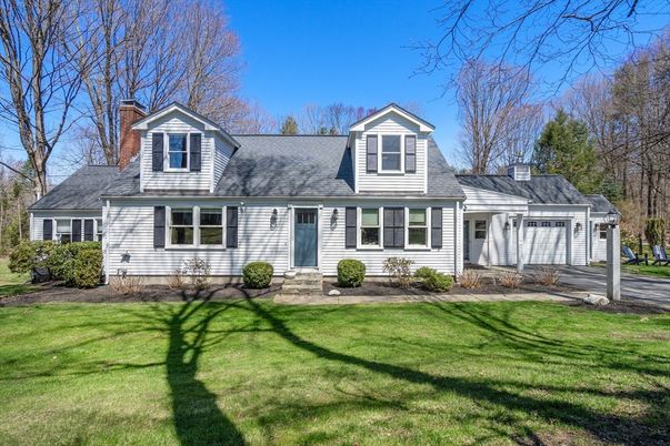Attached, Exterior, Facade, Cape Cod