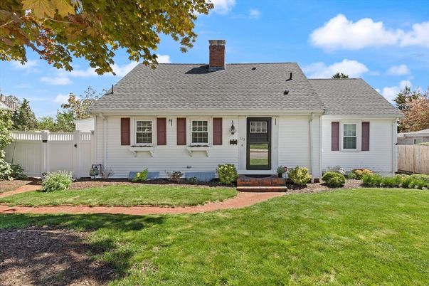 Exterior, Facade, Cape Cod
