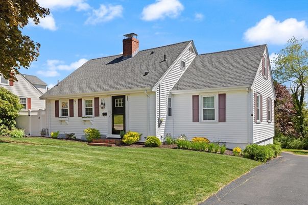 Exterior, Facade, Cape Cod