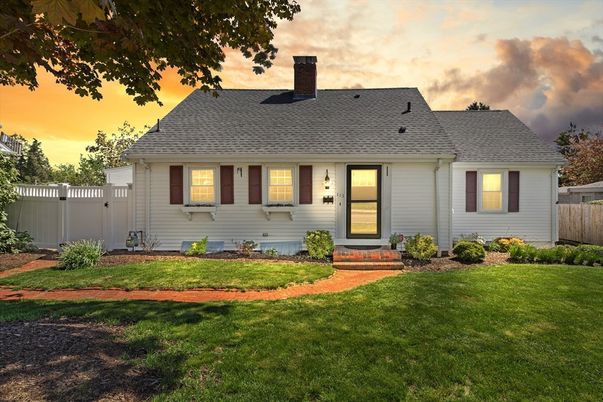 Backyard, Exterior, Facade, Cape Cod