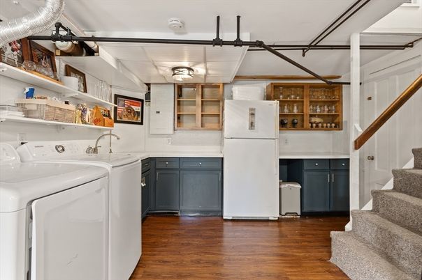 Interior, Washer, Wood Texture Flooring