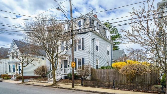 Exterior, Facade, Queen Anne Victorian
