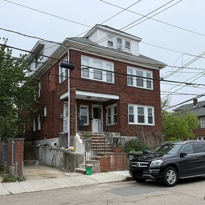 Exterior, Facade, Brick Facade, American Foursquare