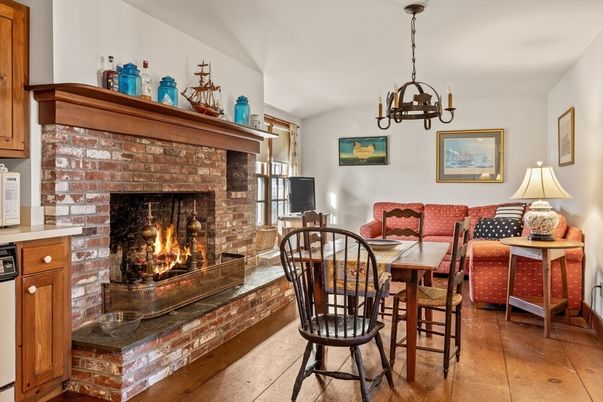 Chandelier, Dining room, Fireplace, Interior, Pendant Lights