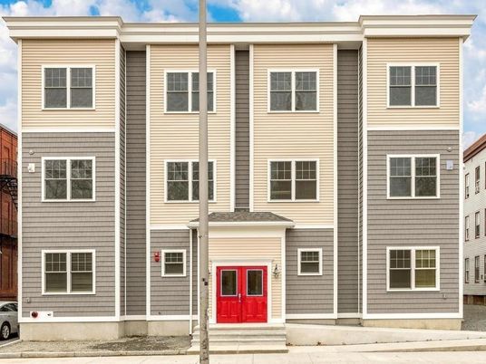Exterior, Facade, Rowhouse