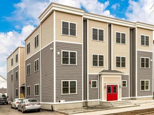 Exterior, Facade, Rowhouse