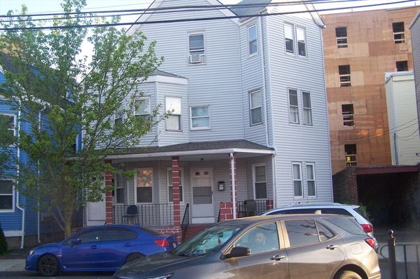 Exterior, Facade, Rowhouse