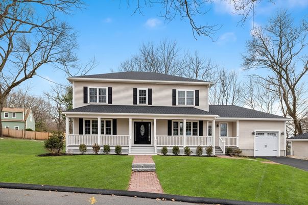 Attached, Exterior, Facade, American Foursquare