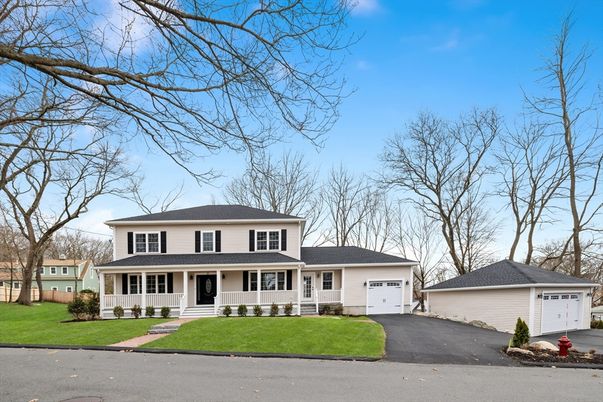 Attached, Detached Garage, Exterior, Facade, American Foursquare
