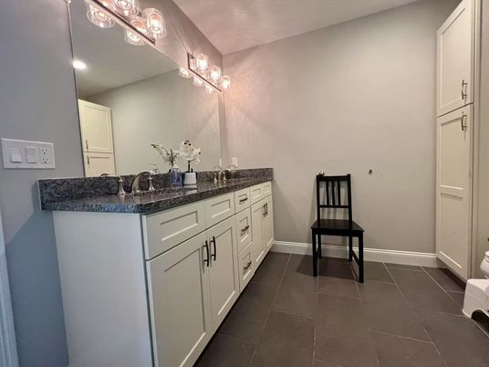 Bathroom, Dual Sink Vanities, Interior, Recessed Lighting