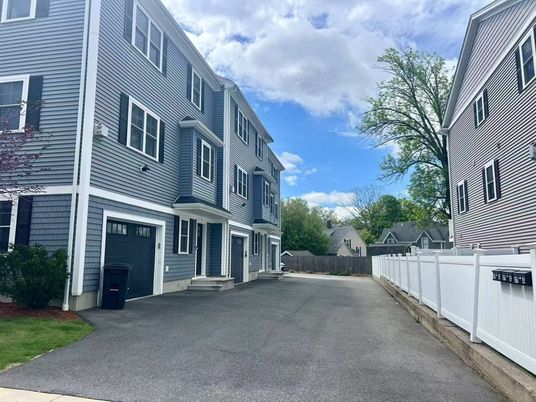 Exterior, Facade, Rowhouse