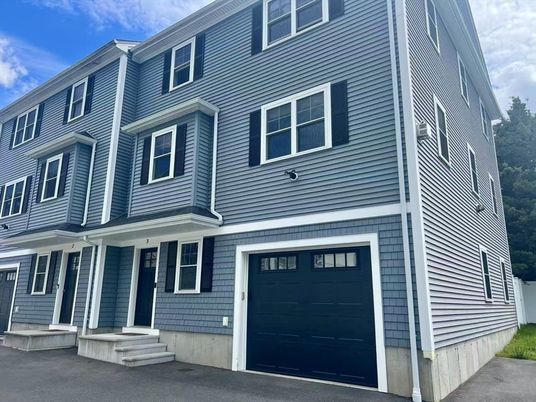 Attached, Exterior, Facade, Rowhouse