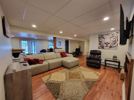 Interior, Living room, Recessed Lighting, Wood Texture Flooring