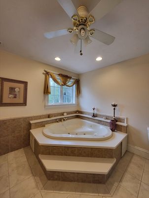 Bathroom, Interior, Recessed Lighting
