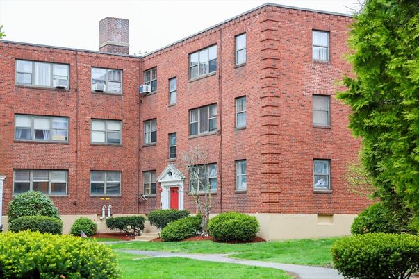 Exterior, Facade, Brick Facade, Rowhouse