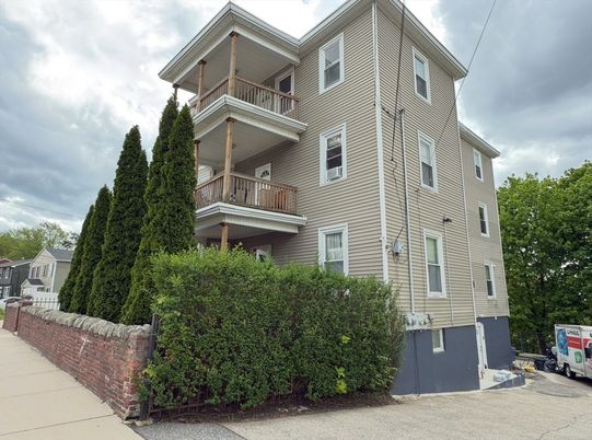 Exterior, Facade, Queen Anne Victorian
