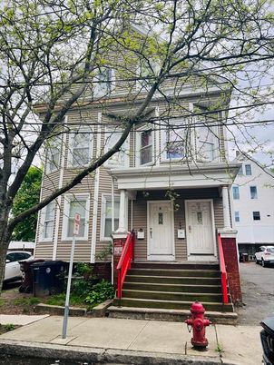 Exterior, Facade, Queen Anne Victorian