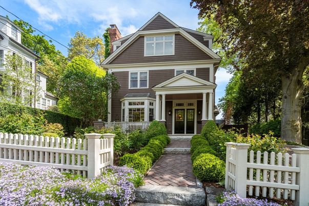 Exterior, Facade, Queen Anne Victorian