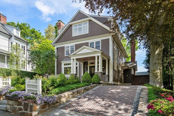 Exterior, Facade, Queen Anne Victorian