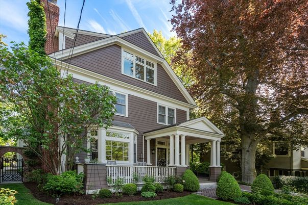 Exterior, Facade, Queen Anne Victorian