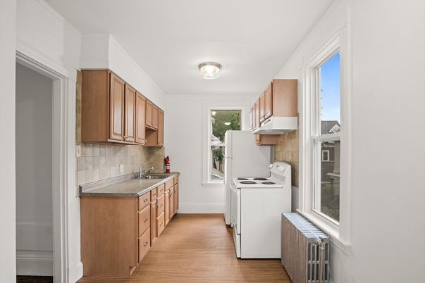 Interior, Kitchen, Washer, Wood Texture Flooring