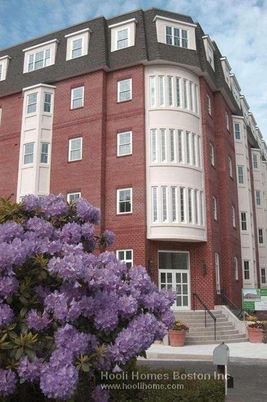 Exterior, Facade, Brick Facade, Rowhouse
