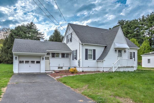 Attached, Exterior, Facade, Cape Cod
