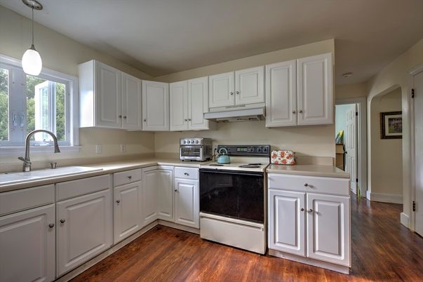 Interior, Kitchen, Pendant Lights, Wood Texture Flooring