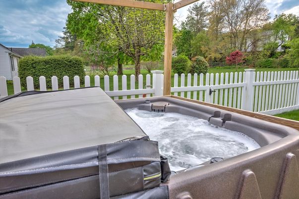 Exterior, Hot Tub