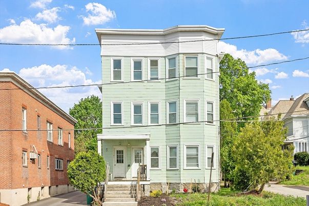 Exterior, Facade, Rowhouse