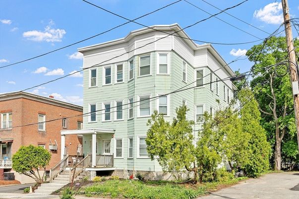 Exterior, Facade, Queen Anne Victorian