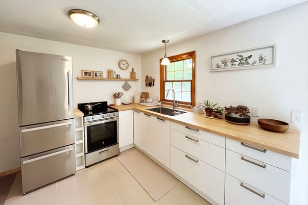 Interior, Kitchen, Pendant Lights, Stainless Steel Appliances