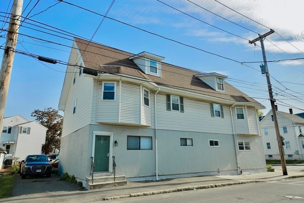 Attached, Exterior, Facade, Solar Panels, Rowhouse