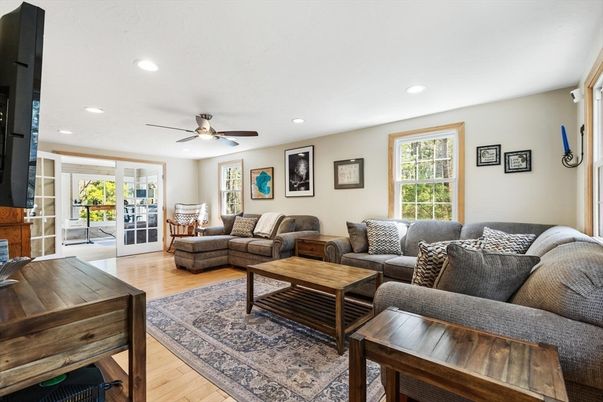 Interior, Living room, Recessed Lighting, Wood Texture Flooring