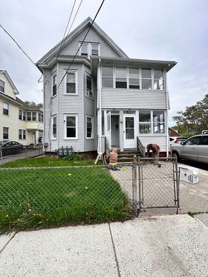 Exterior, Facade, Queen Anne Victorian