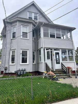 Exterior, Facade, Queen Anne Victorian