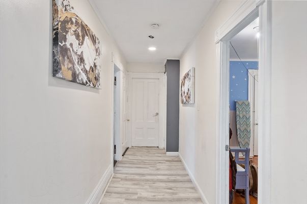 Interior, Recessed Lighting, Wood Texture Flooring