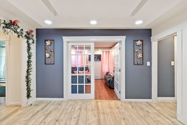 Interior, Recessed Lighting, Wood Texture Flooring