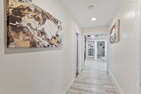Interior, Recessed Lighting, Wood Texture Flooring