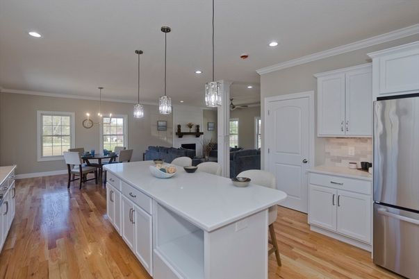 Dining room, Interior, Kitchen, Pendant Lights, Recessed Lighting, Wood Texture Flooring