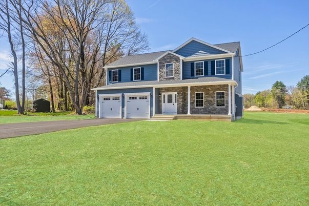 Attached, Exterior, Facade, Farmhouse