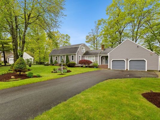 Attached, Exterior, Facade, Ranch