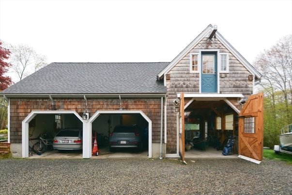 Exterior, Facade, Log Home