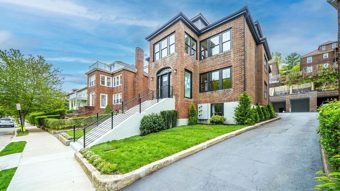 Exterior, Facade, Brick Facade, Rowhouse