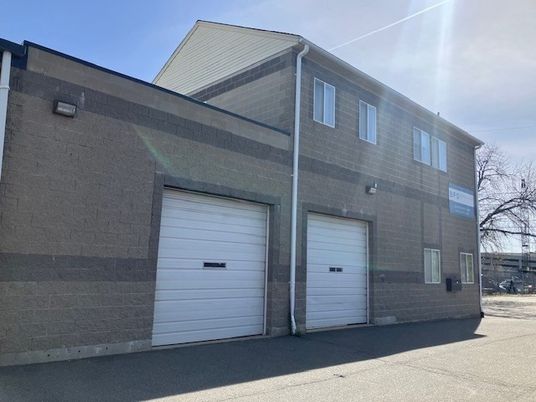Attached, Exterior, Facade, Rowhouse