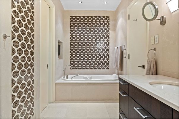 Bathroom, Interior, Recessed Lighting