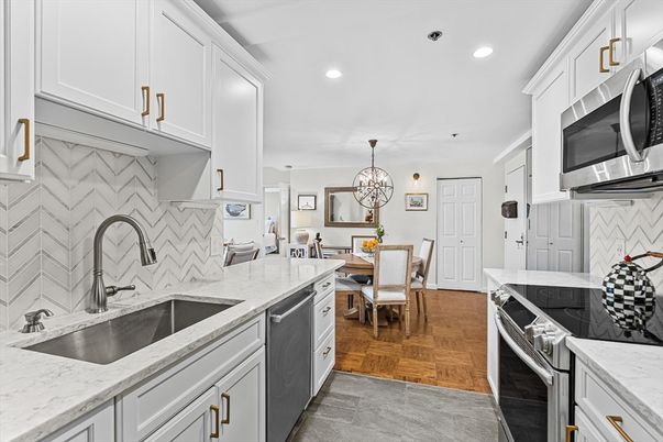 Chandelier, Dining room, Interior, Kitchen, Recessed Lighting, Wood Texture Flooring