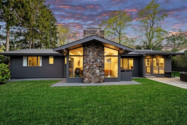 Backyard, Exterior, Facade, Ranch